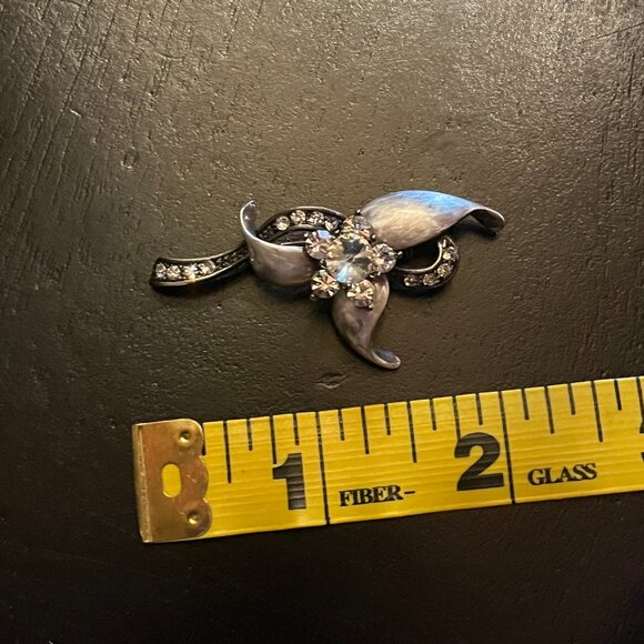 Vintage Silver Tone Bow Design Brooch with Rhinestones - Picture 4 of 5